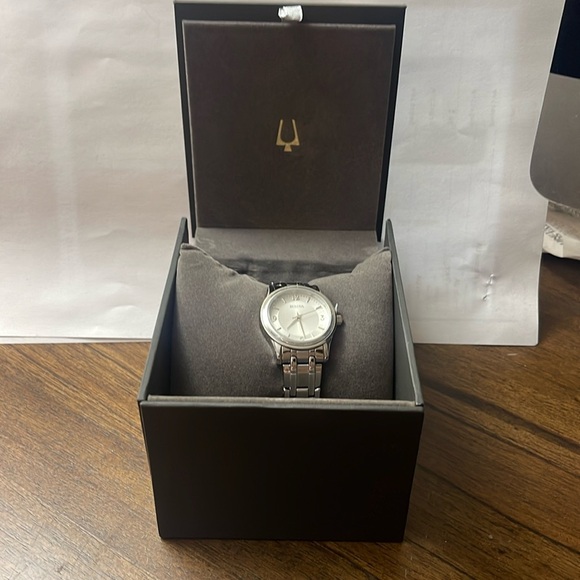 Bulova 96L005 30mm Silver Stainless Steel Case with Silver Stainless Steel. main image 6